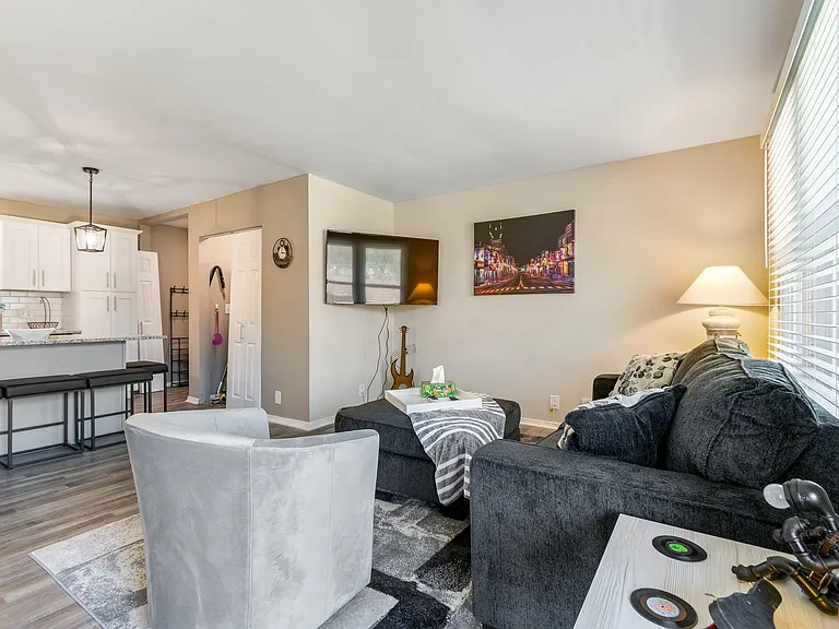 2706 Combs Dr — Photo 4
