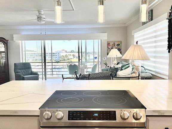 5th image of 29 Yacht Club Dr APT 508