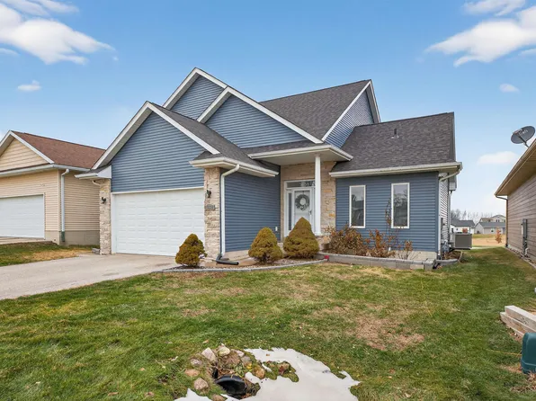 5658 Summerland Dr, Waterloo, IA 50701