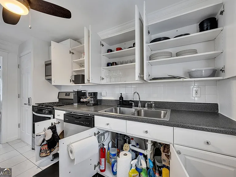 1040 Herndon St NW #B — Photo 12