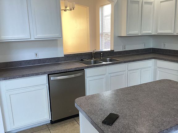 4th image of 4315 Bay Brook Dr