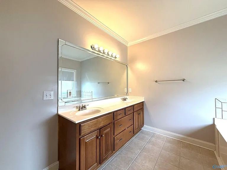 225 Pennsylvania Ave — Photo 17