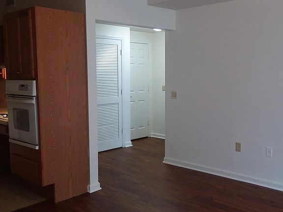 2nd image of 2016 Lafayette Blvd APT 4