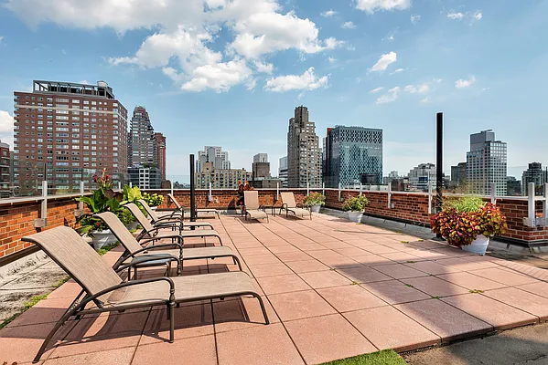 Sold by Douglas Elliman | media 24