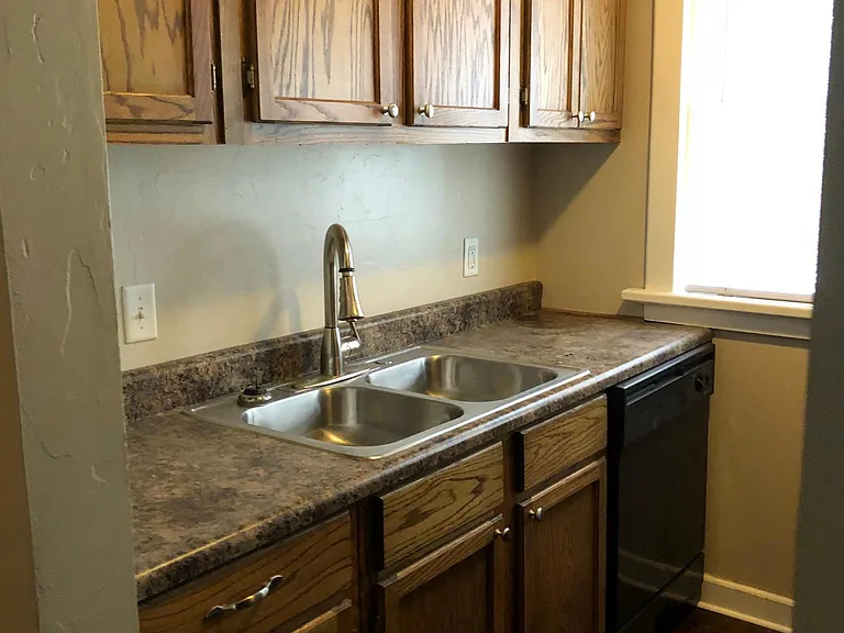 2804 N Robinson Ave — Photo 11