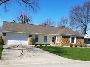 1808 Ashby Dr, Charleston, IL 61920