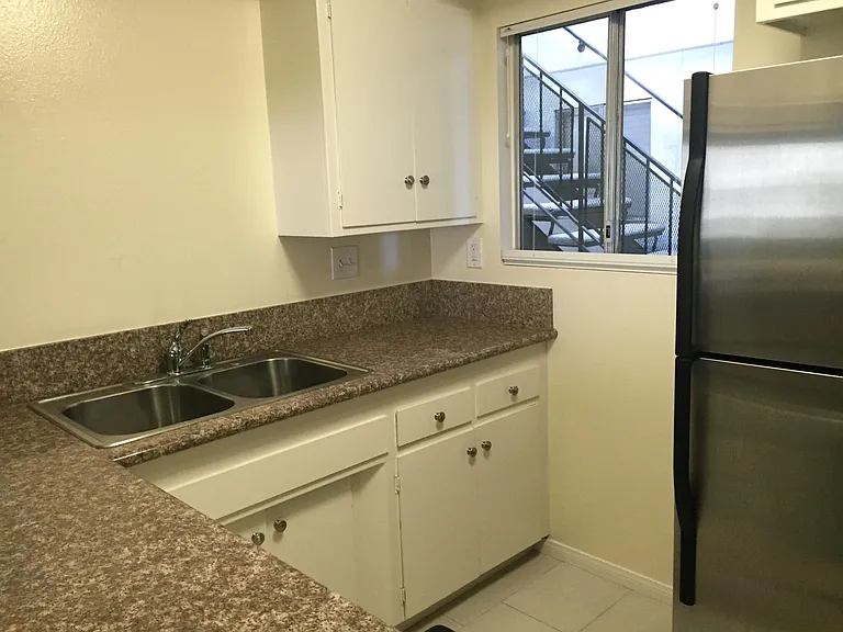 1522 Redondo Ave #10 — Photo 5