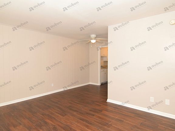 4th image of 1600 Johns Rd