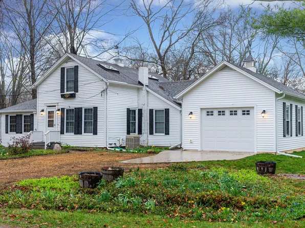 3646 W Illinois St, Dixon, IL 61021