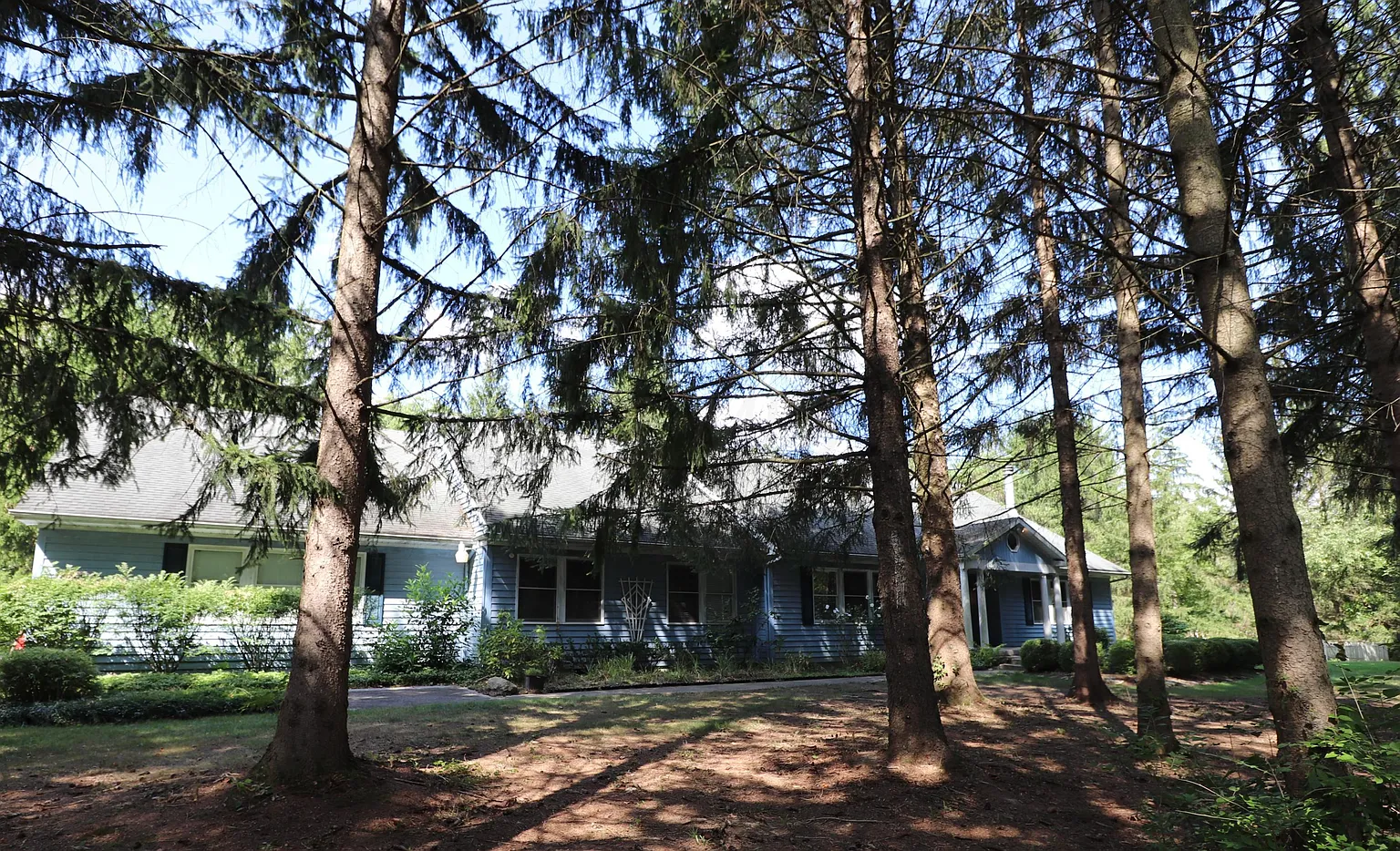 1888 Jewett Rd photo 1