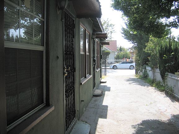 5128 Woodlawn Ave.Los Angeles, CA 90011