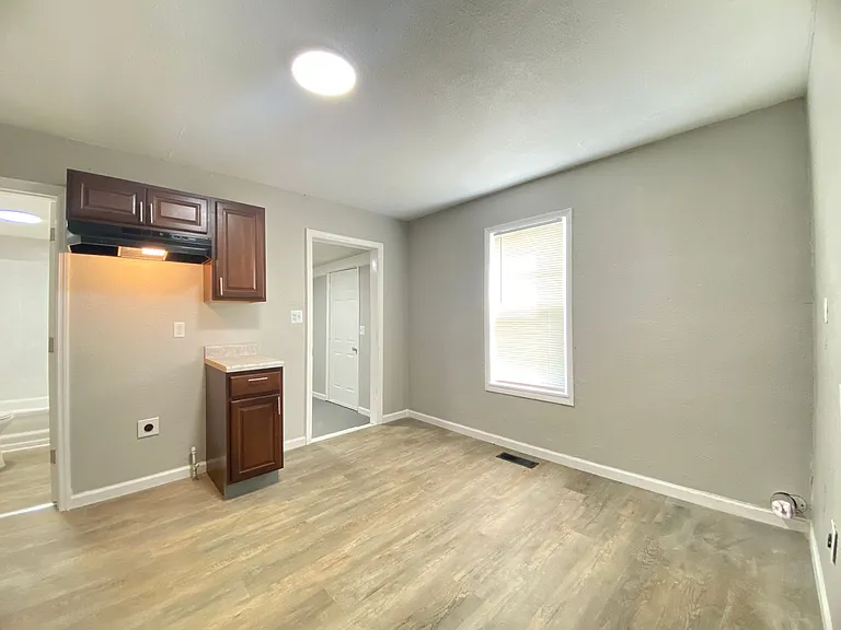 3217 Finley St — Photo 2