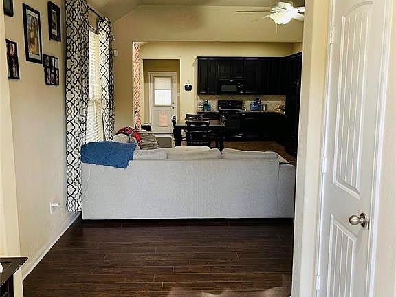 3rd image of 9414 Savannah Holly Dr