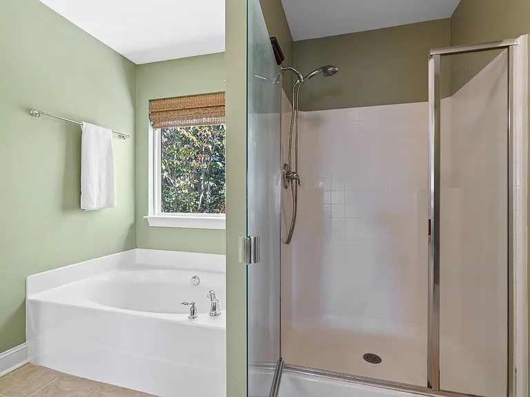 1266 Bridgeton Park Dr — Photo 32