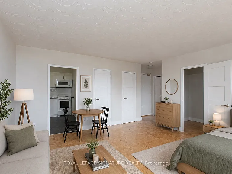 525 Eglinton Ave E #900 — Photo 1
