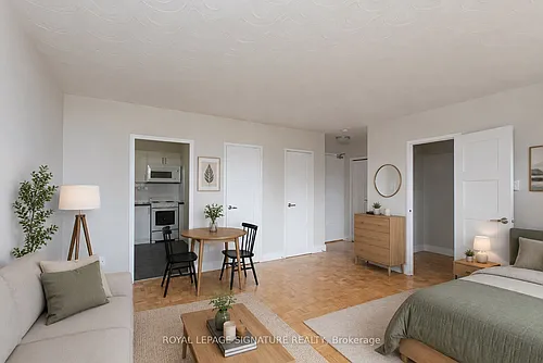 525 Eglinton Ave E #900 Photo 1