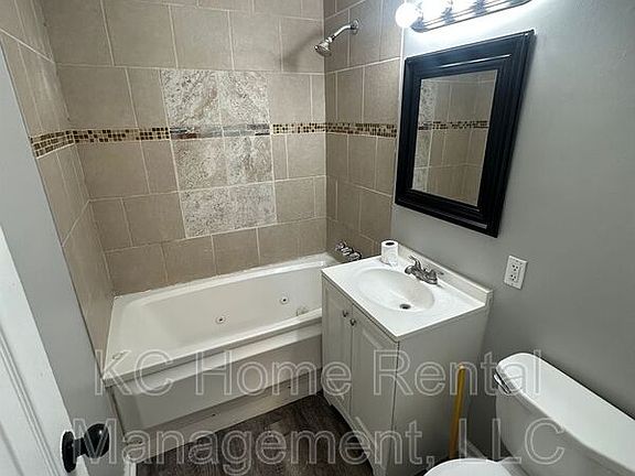 3rd image of 8409 E 111th St