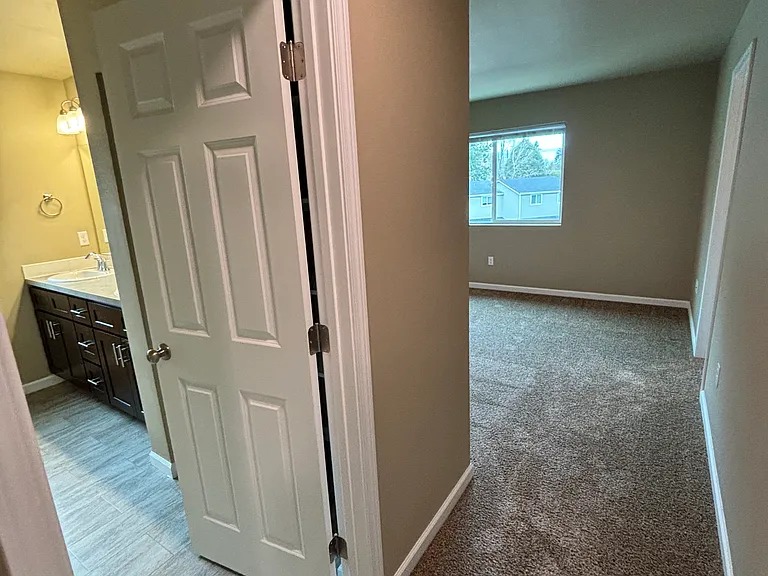 633 Hansen St SE #A — Photo 12