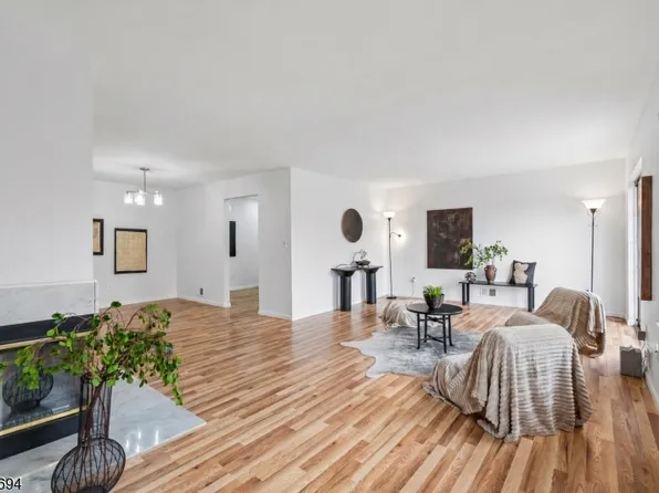 26 Seton Hall Dr, Newark City, NJ 07103
