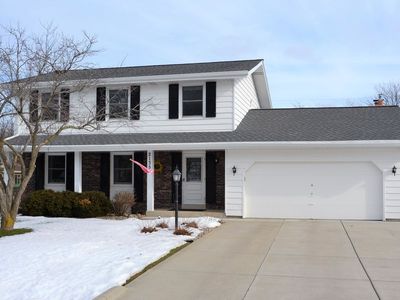2135 Grand Prix Dr, Racine, WI, 53406