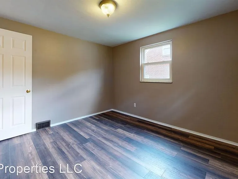 149 Parkwood Rd — Photo 5
