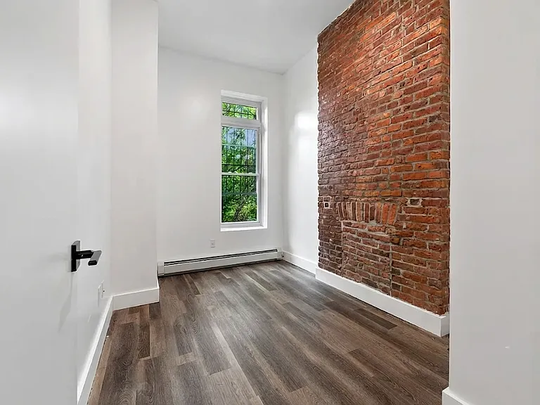 338 Hart St #2 — Photo 8