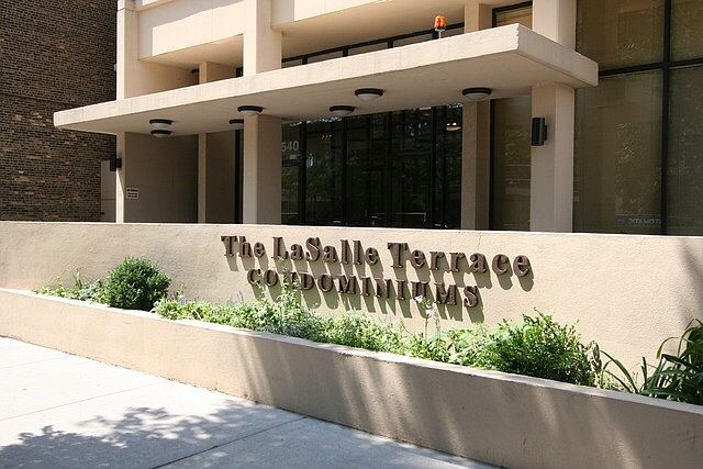 2nd image of 1540 N La Salle Dr APT 1805