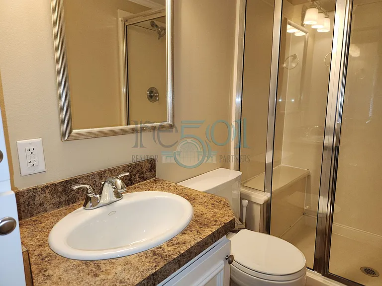 119 N Monroe St — Photo 36