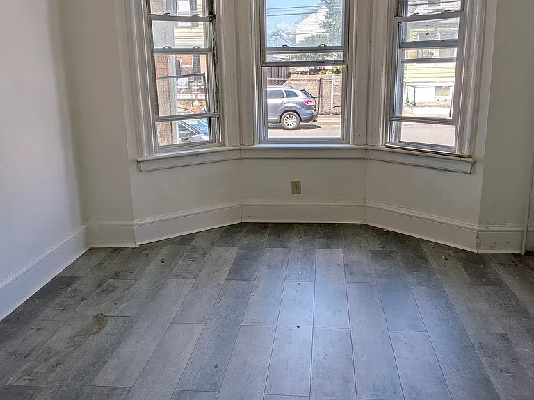 326 Elm St — Photo 4
