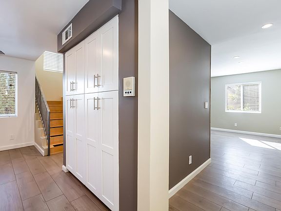 3rd image of 5-1252 N Formosa Ave #5