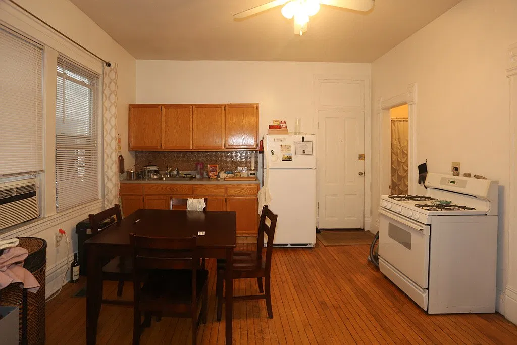 Awesome 2 Bed, 1 Bath at Division + Hermitage (Wicker Park) — Photo 3