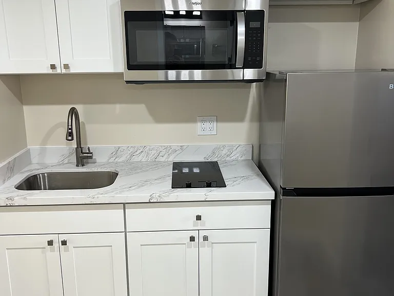 Maverick Apartments — Photo 19