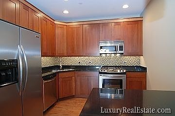4th image of 1124 Lake St Unit 705