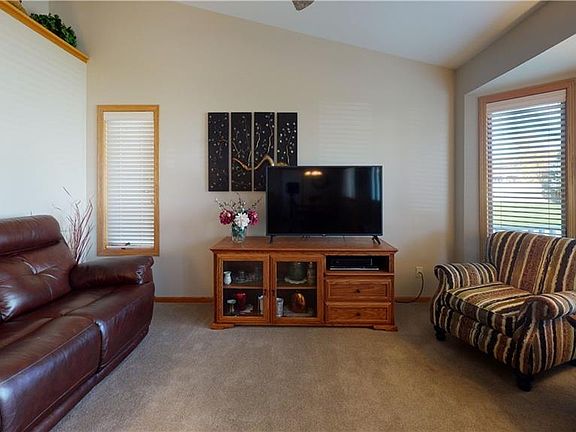 4th image of 1516 Golden Blvd