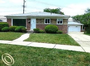 26510 W Davison, Redford, MI 48239
