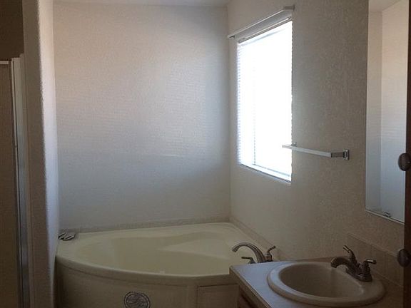 3rd image of 29365 E San Jose Ave