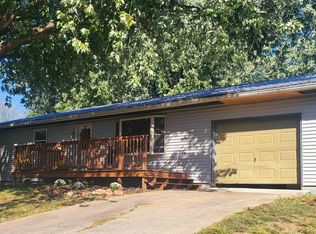 424 Cherokee Dr, Holton, KS 66436