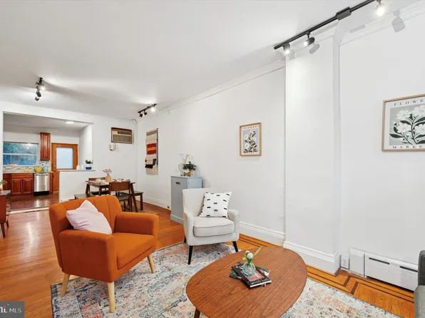 938 Daly St, Philadelphia, PA 19148