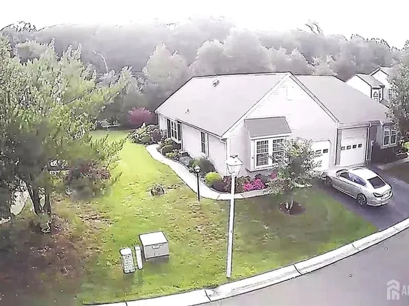 9 Melborn Dr #B, Monroe Township, NJ 08831