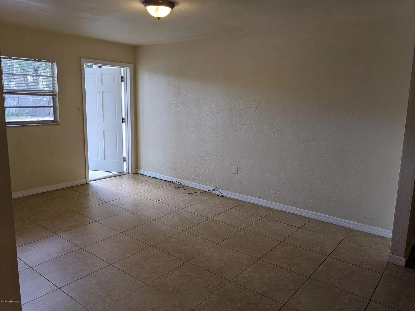 2 bed, 900 sqft, $1,400 — Photo 2