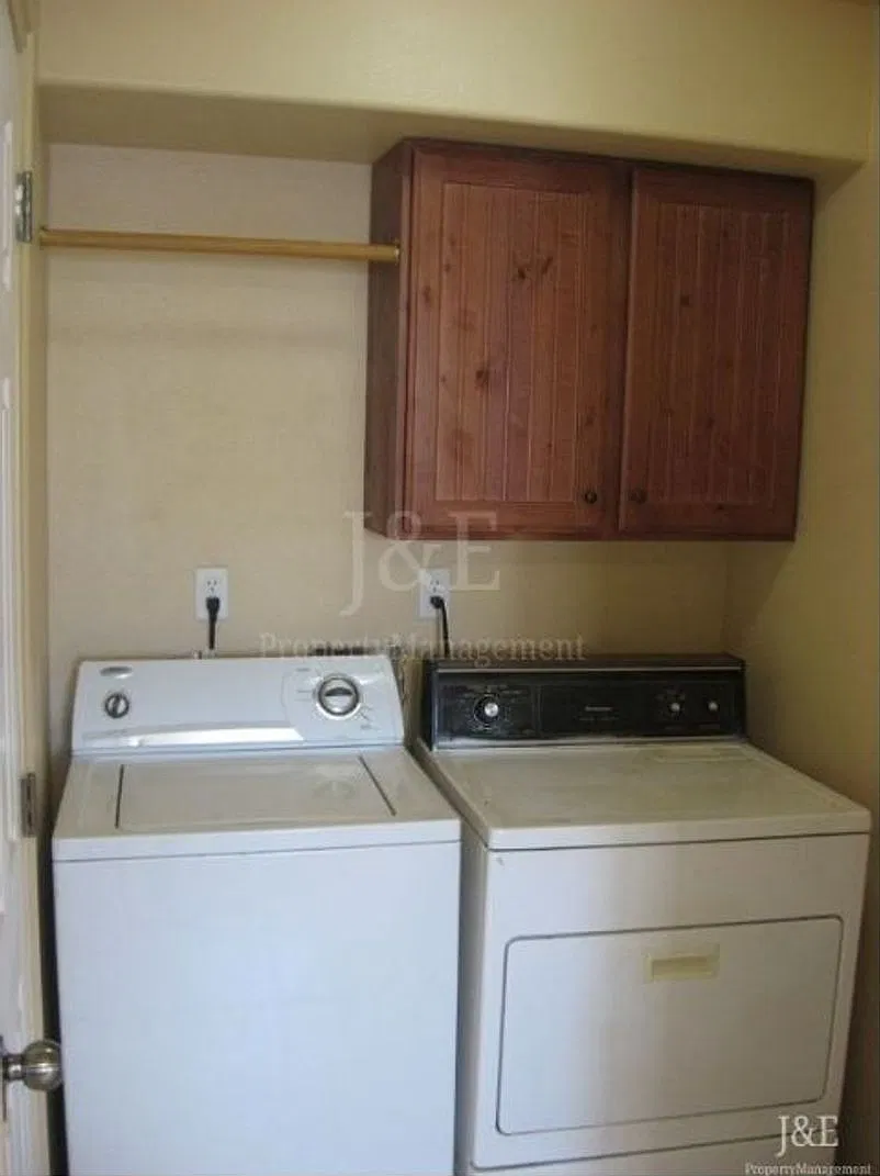 1148 N Northfield Rd — Photo 2