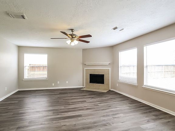 4th image of 31518 Kingston Village Dr