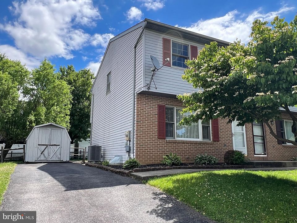 1st image of 209 Hickory Dr