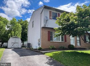 209 Hickory Dr, Fleetwood, PA 19522