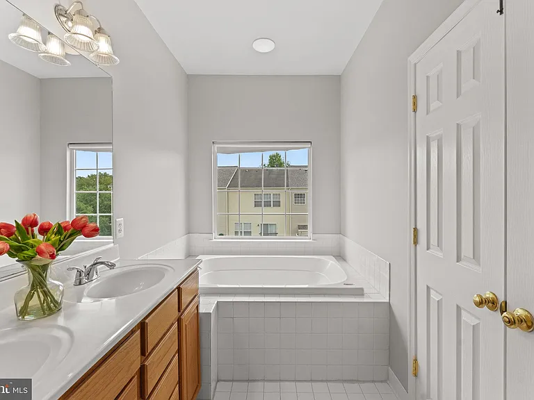 44253 Huron Ter — Photo 39
