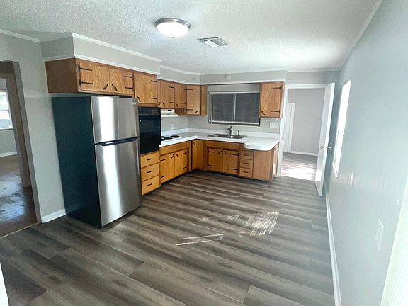 4th image of 3700 Dartmouth Ave N Unit 3700