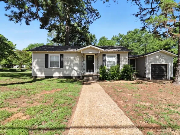 509 N Central St, Hallsville, TX 75650