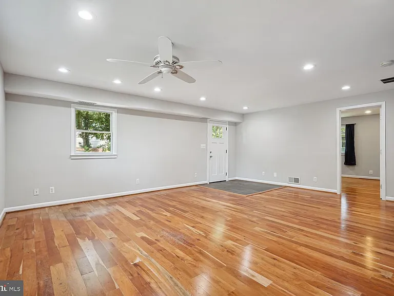 1633 Warner Ave — Photo 14