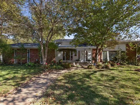 69 Country Club Acres, Belleville, IL 62223