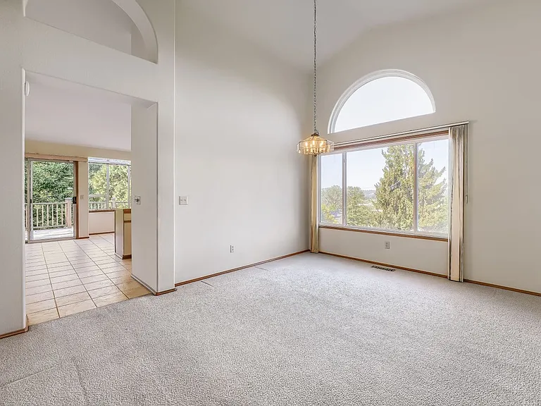 611 S 32nd St — Photo 3